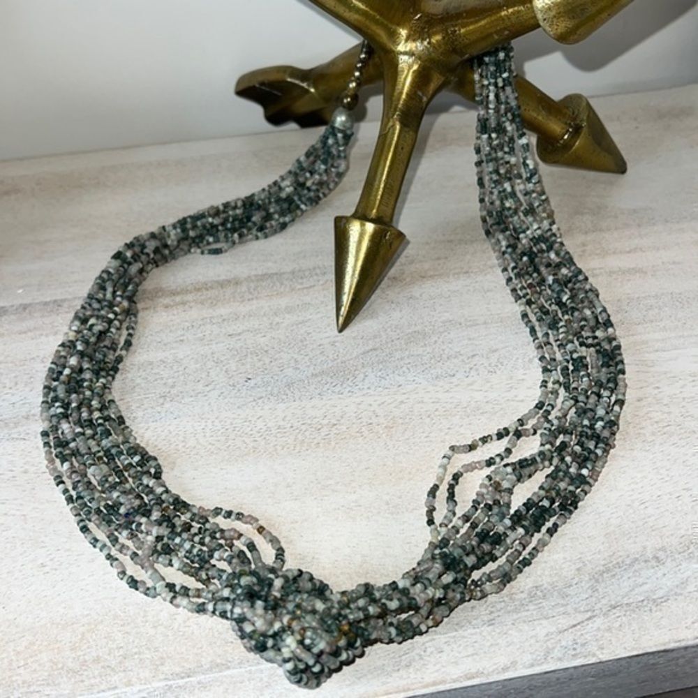 Beautiful seafoam green and white beaded necklace excellent condition